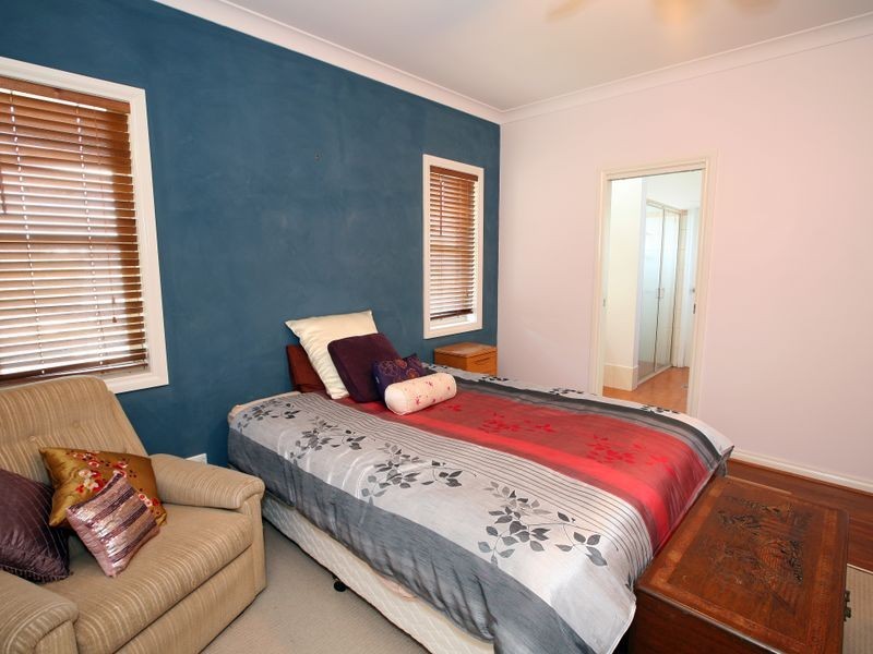 9 Keane Place, Kooringal NSW 2650