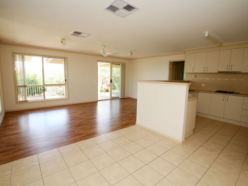 9B Stellway Close, Kooringal NSW 2650
