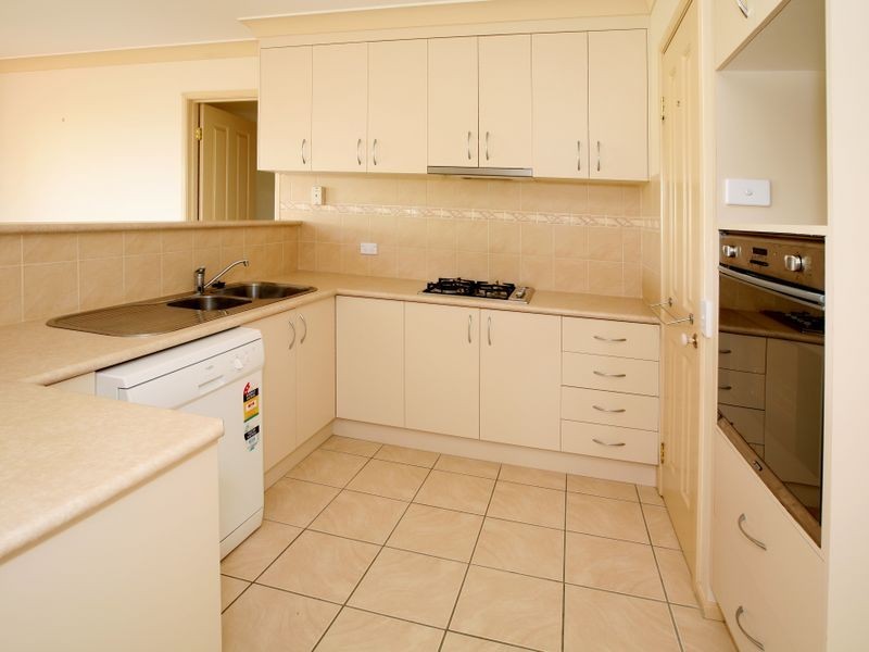 9B Stellway Close, Kooringal NSW 2650