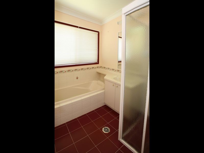 9B Stellway Close, Kooringal NSW 2650