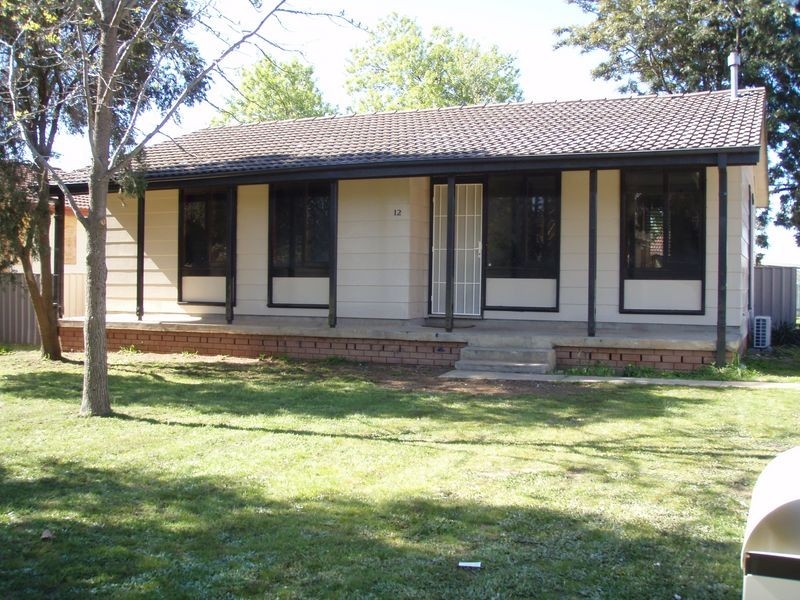 12 Edghill Place, Tolland NSW 2650