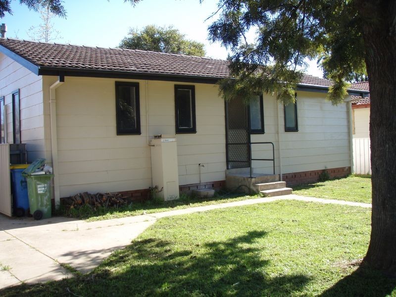 12 Edghill Place, Tolland NSW 2650