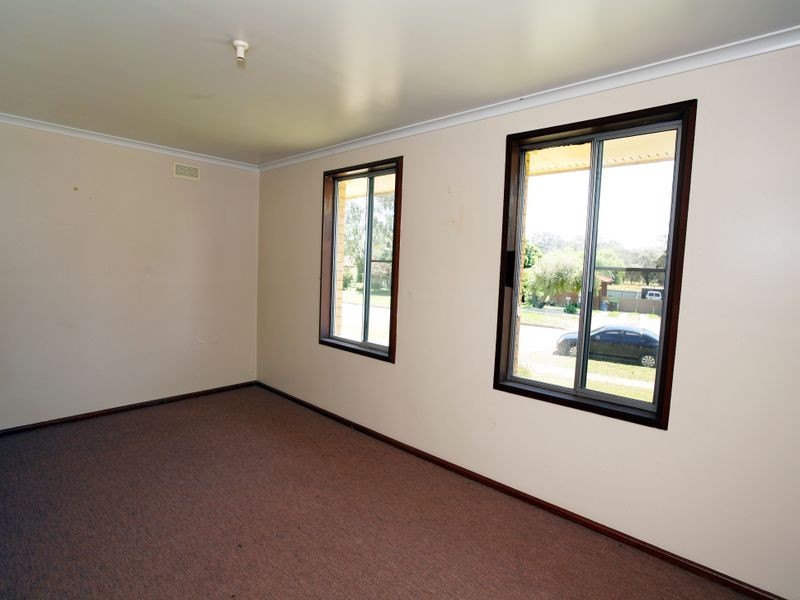 43 Adams Street, Ashmont NSW 2650