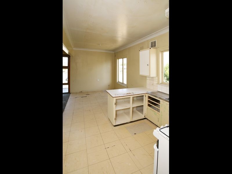 49 Ziegler Avenue, Kooringal NSW 2650