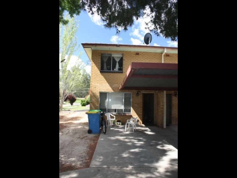 12 Higgins Avenue, Wagga Wagga NSW 2650