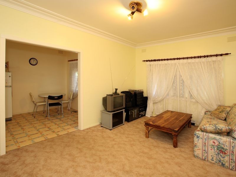 6 Ziegler Avenue, Kooringal NSW 2650