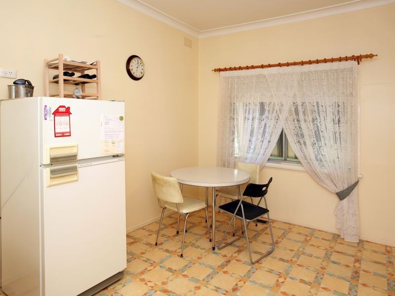 6 Ziegler Avenue, Kooringal NSW 2650