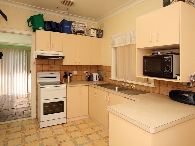 6 Ziegler Avenue, Kooringal NSW 2650