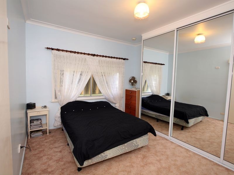 6 Ziegler Avenue, Kooringal NSW 2650