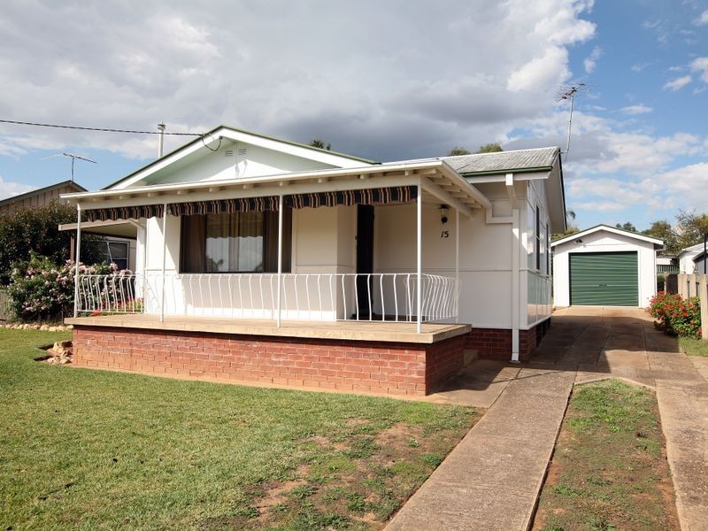 15 Gowrie Parade, Mount Austin NSW 2650