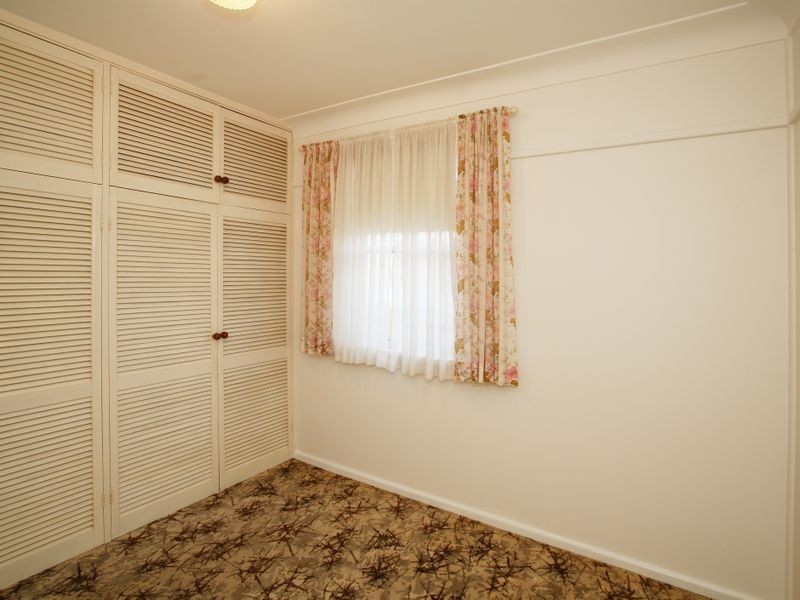 15 Gowrie Parade, Mount Austin NSW 2650