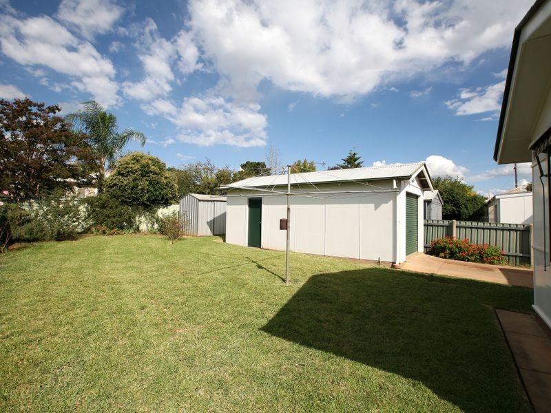 15 Gowrie Parade, Mount Austin NSW 2650