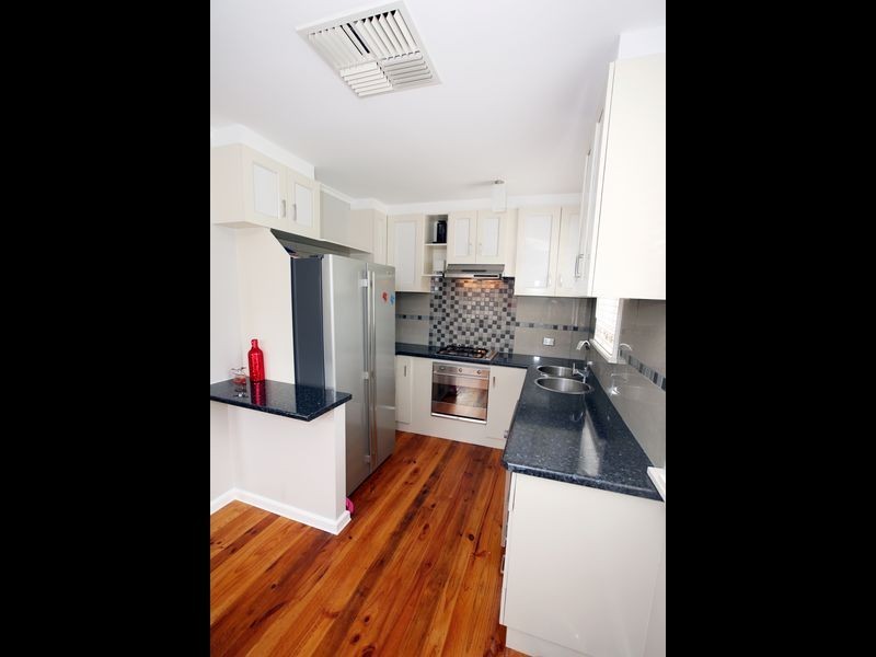 30 Gilmore Avenue, Mount Austin NSW 2650
