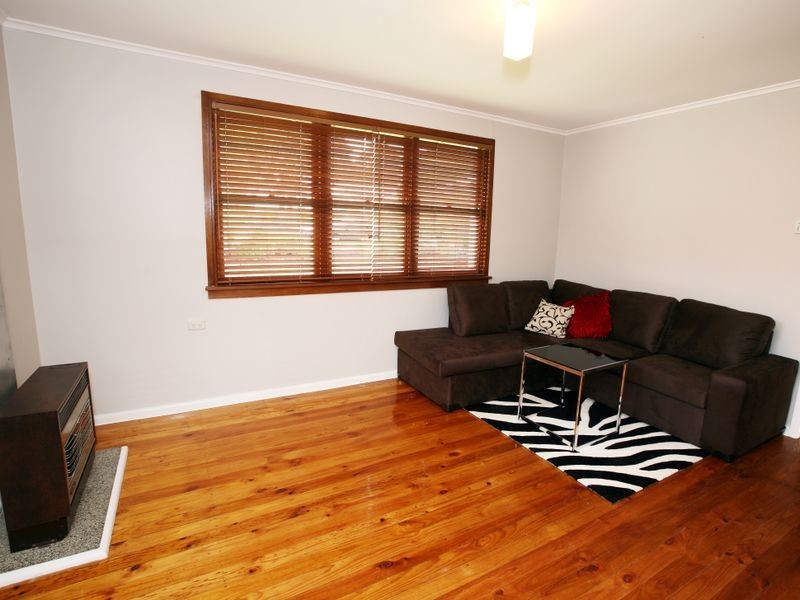 30 Gilmore Avenue, Mount Austin NSW 2650