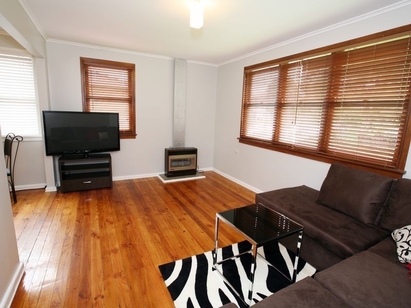 30 Gilmore Avenue, Mount Austin NSW 2650