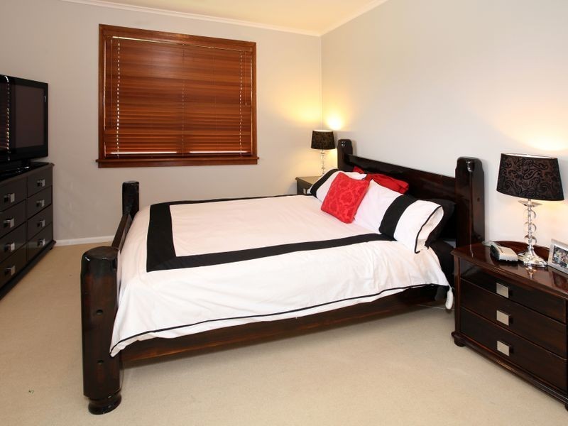 30 Gilmore Avenue, Mount Austin NSW 2650
