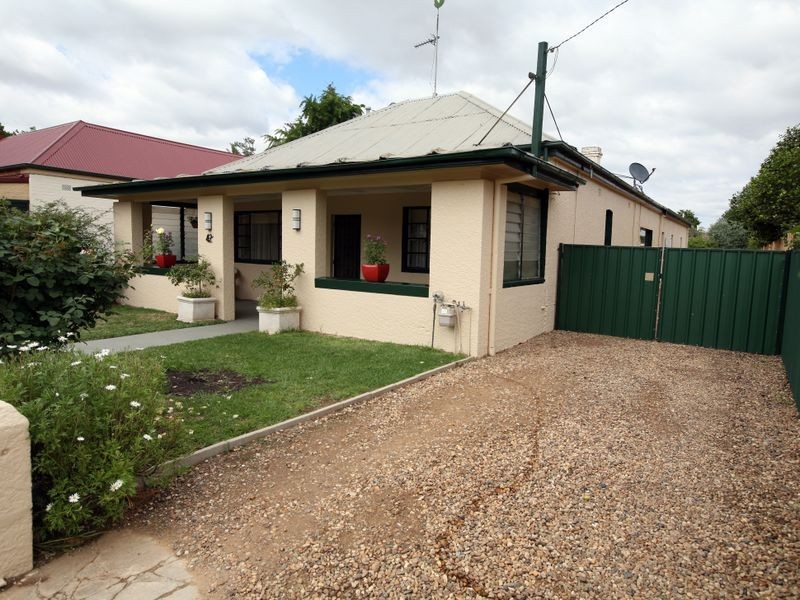 42 Simmons Street, Wagga Wagga NSW 2650