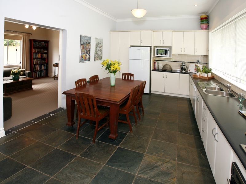 42 Simmons Street, Wagga Wagga NSW 2650