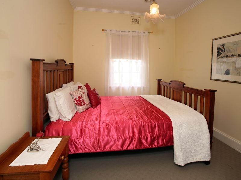 42 Simmons Street, Wagga Wagga NSW 2650
