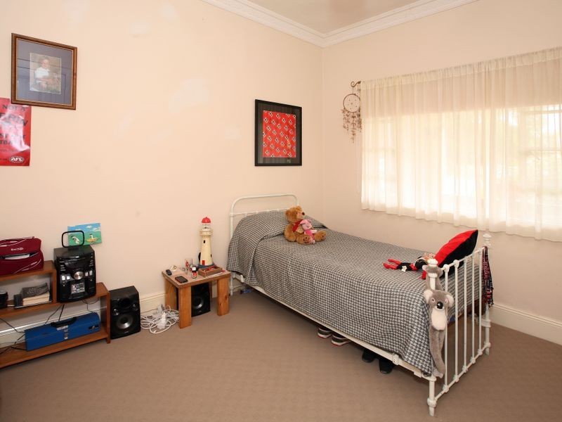 42 Simmons Street, Wagga Wagga NSW 2650