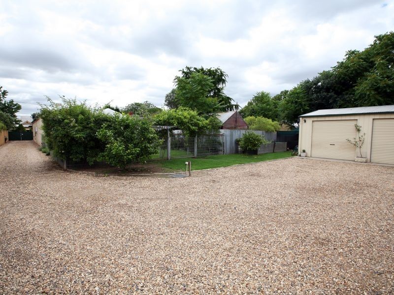 42 Simmons Street, Wagga Wagga NSW 2650