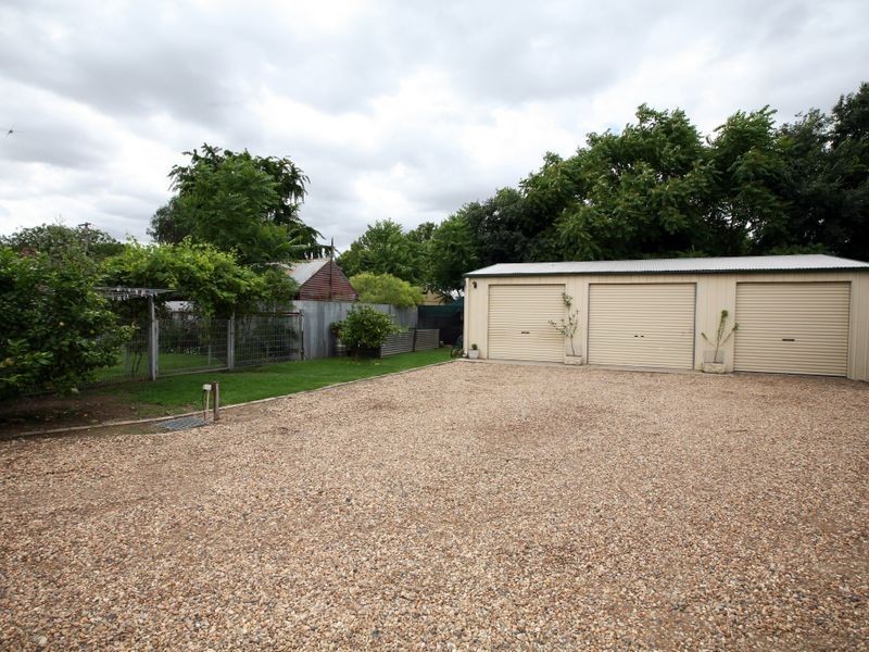 42 Simmons Street, Wagga Wagga NSW 2650