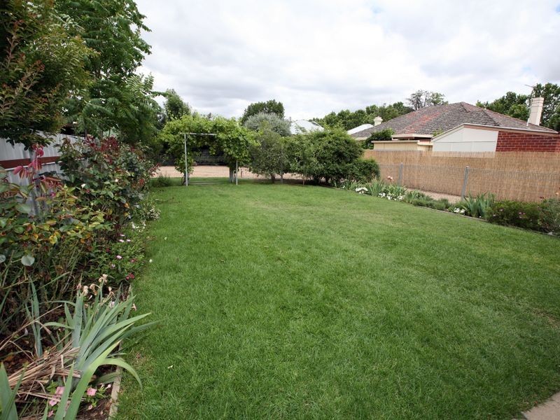 42 Simmons Street, Wagga Wagga NSW 2650