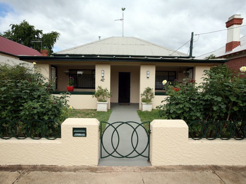 42 Simmons Street, Wagga Wagga NSW 2650