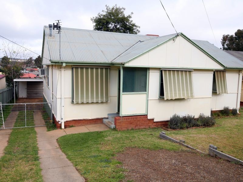 44 Gilmore Avenue, Mount Austin NSW 2650