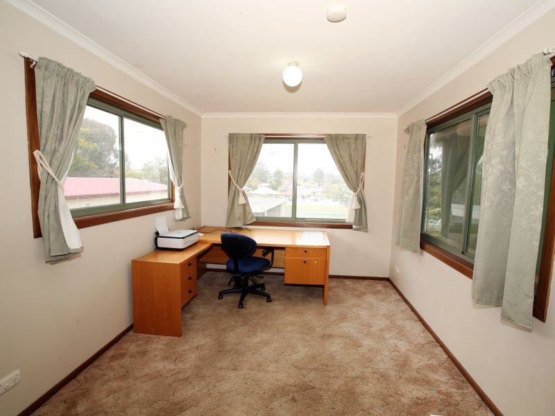 44 Gilmore Avenue, Mount Austin NSW 2650