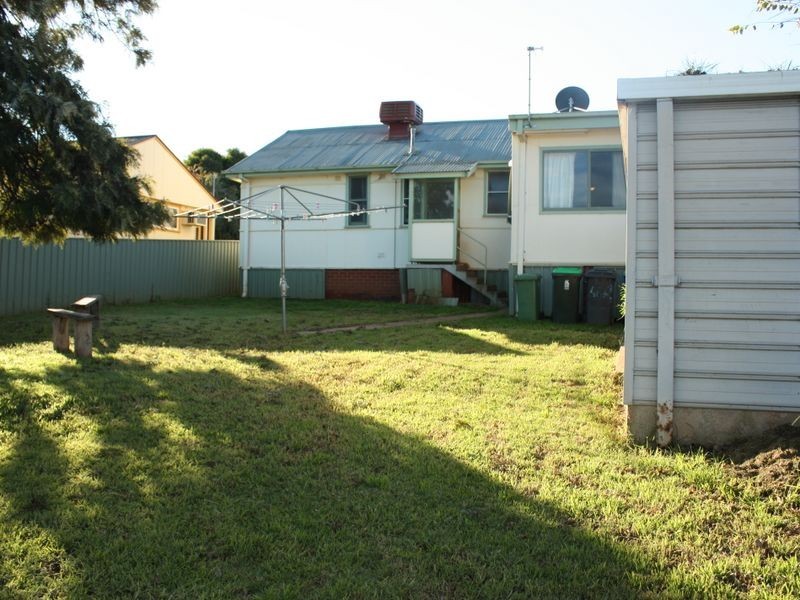 44 Gilmore Avenue, Mount Austin NSW 2650