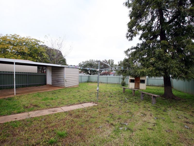 44 Gilmore Avenue, Mount Austin NSW 2650