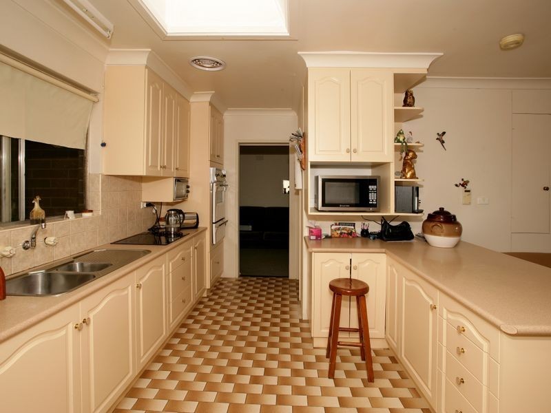 91 Raye Street, Tolland NSW 2650