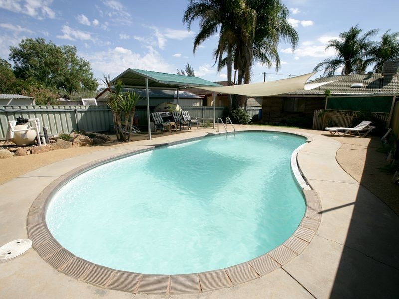 91 Raye Street, Tolland NSW 2650