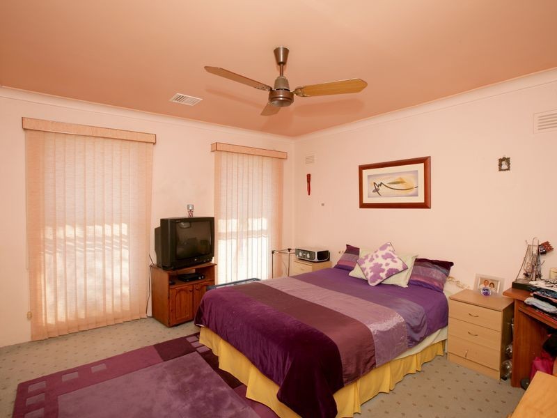 91 Raye Street, Tolland NSW 2650