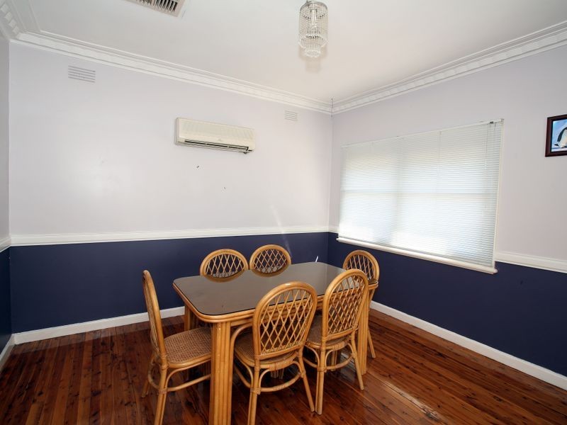 6 Charleville Road, Turvey Park NSW 2650