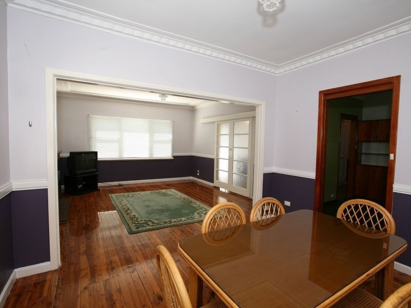 6 Charleville Road, Turvey Park NSW 2650