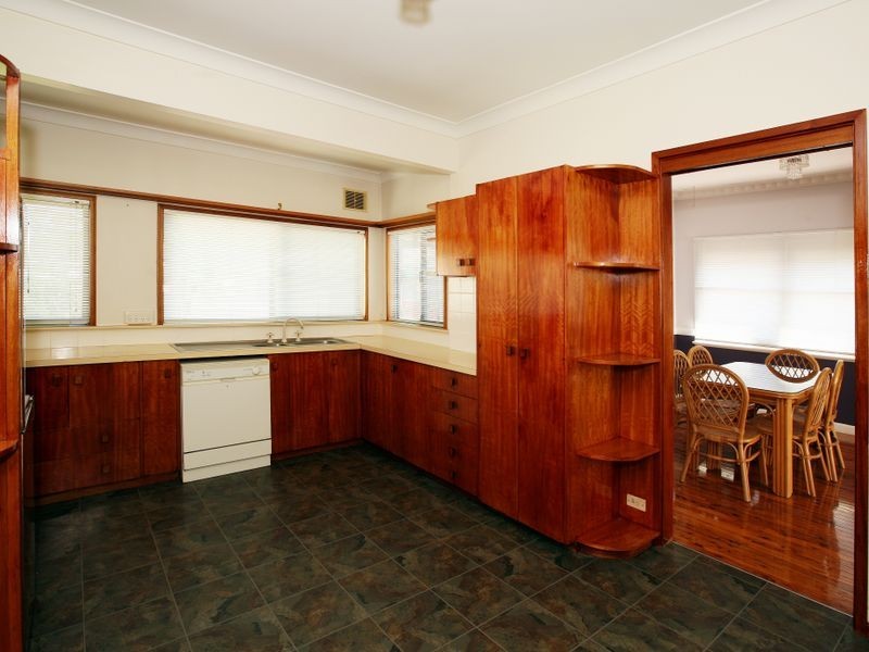 6 Charleville Road, Turvey Park NSW 2650