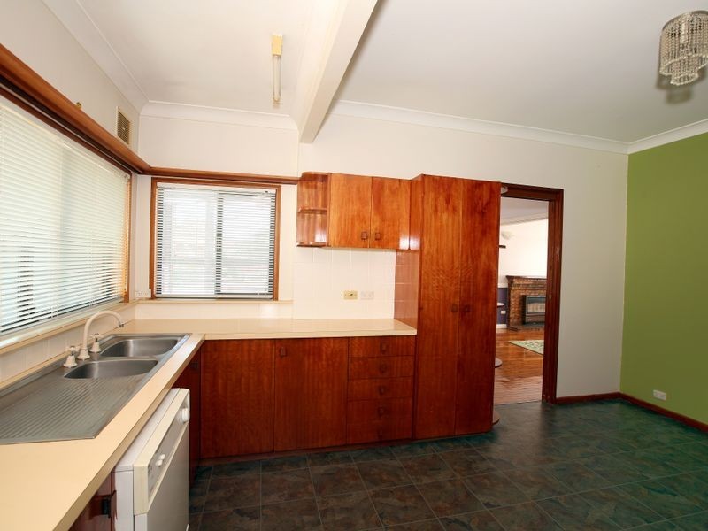 6 Charleville Road, Turvey Park NSW 2650