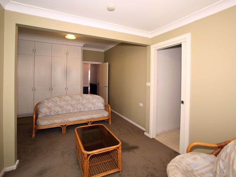 6 Charleville Road, Turvey Park NSW 2650