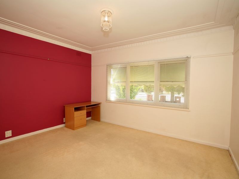 6 Charleville Road, Turvey Park NSW 2650