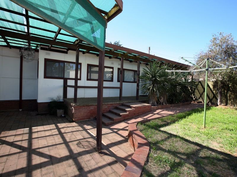 6 Charleville Road, Turvey Park NSW 2650