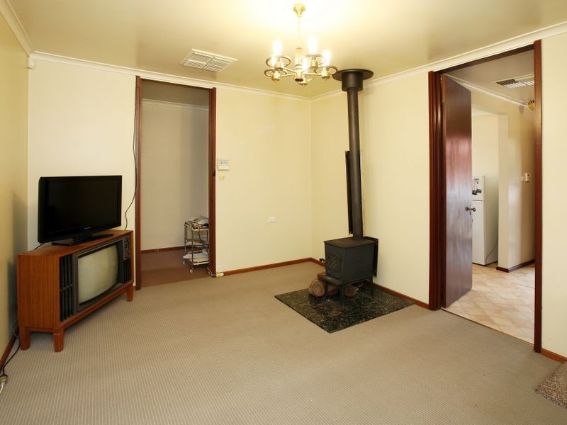 38 Bruce Street, Tolland NSW 2650