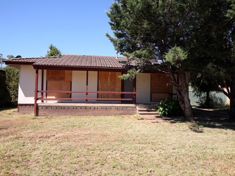 152 Raye Street, Tolland NSW 2650