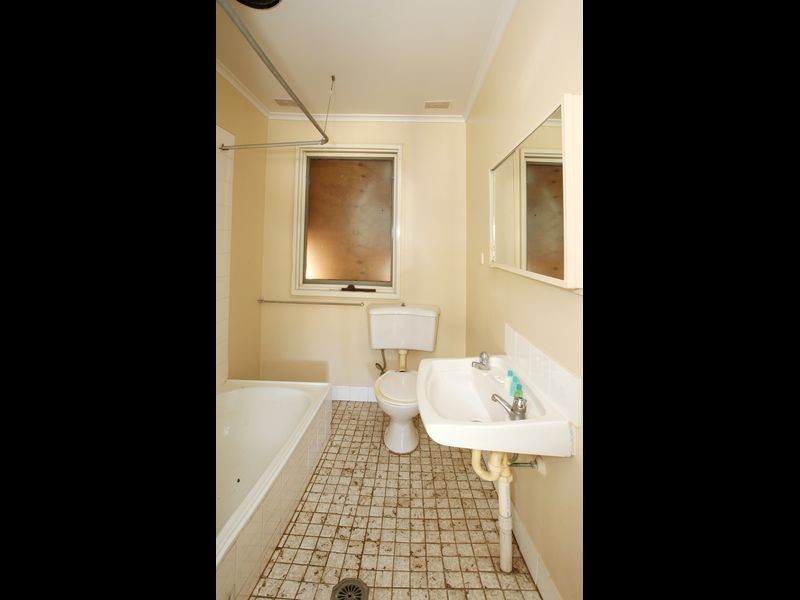 152 Raye Street, Tolland NSW 2650