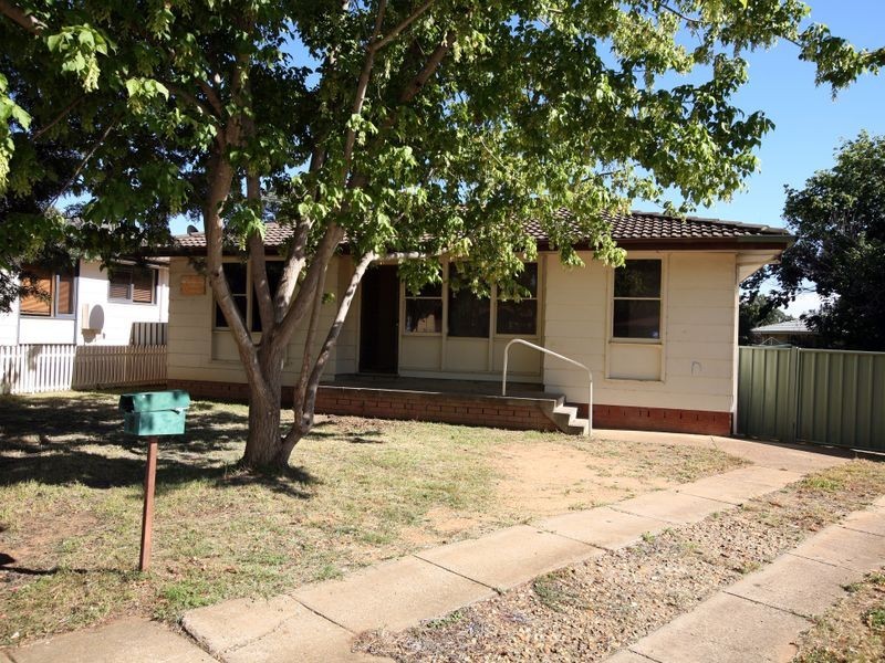 8 Edghill Place, Tolland NSW 2650