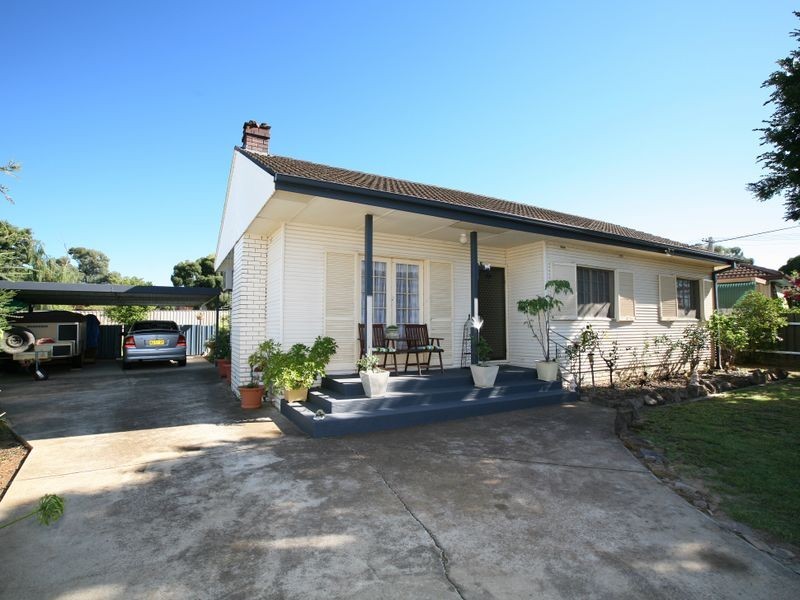 28 Cutler Avenue, Kooringal NSW 2650