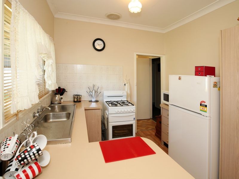 28 Cutler Avenue, Kooringal NSW 2650