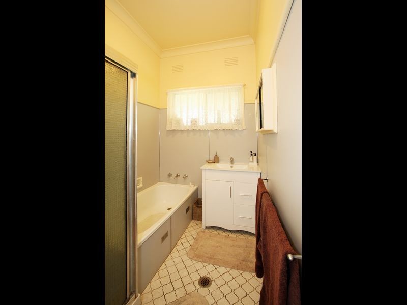 28 Cutler Avenue, Kooringal NSW 2650