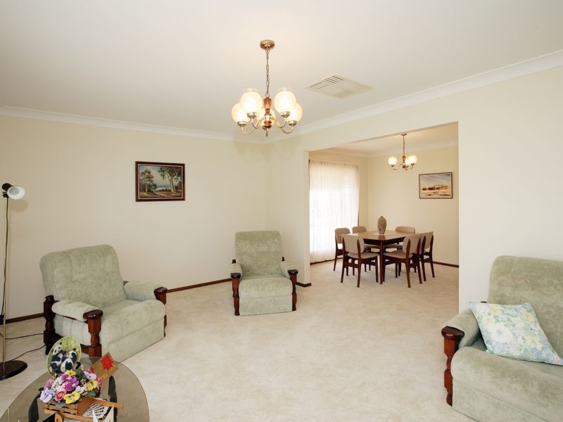 18 Amaroo Street, Kooringal NSW 2650